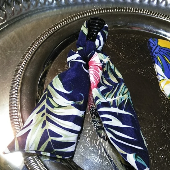 🌴☀️NEW 2 PIECE SET PALM LEAVES MINI HAIR CLIPS - Picture 2 of 4